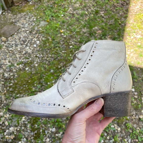 New Donald J Pliner DMSX Prep WD White Wash Distressed Lace Up Booties size 8 - Picture 11 of 15